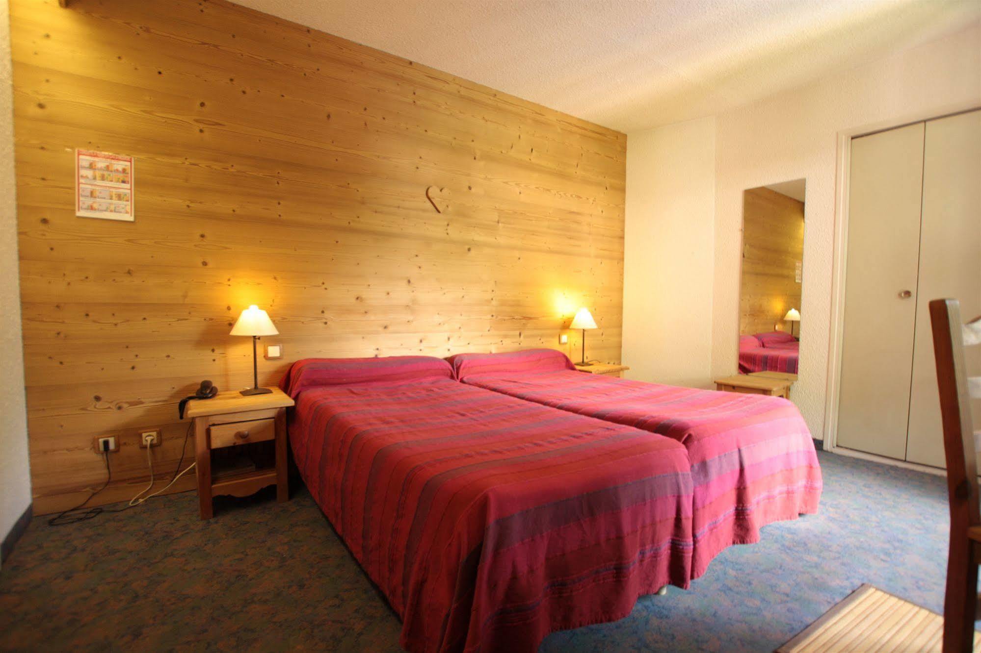 Hotel Les Vallois Валоиз Екстериор снимка